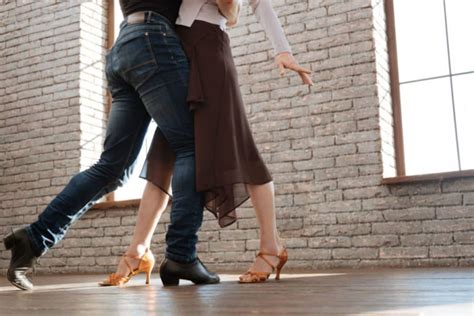 What to Wear to a Ballroom Dance Class: A Stylish and Comfortable Guide